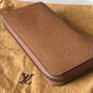 Auth LV Vernis Zippy Zip Around Wallet